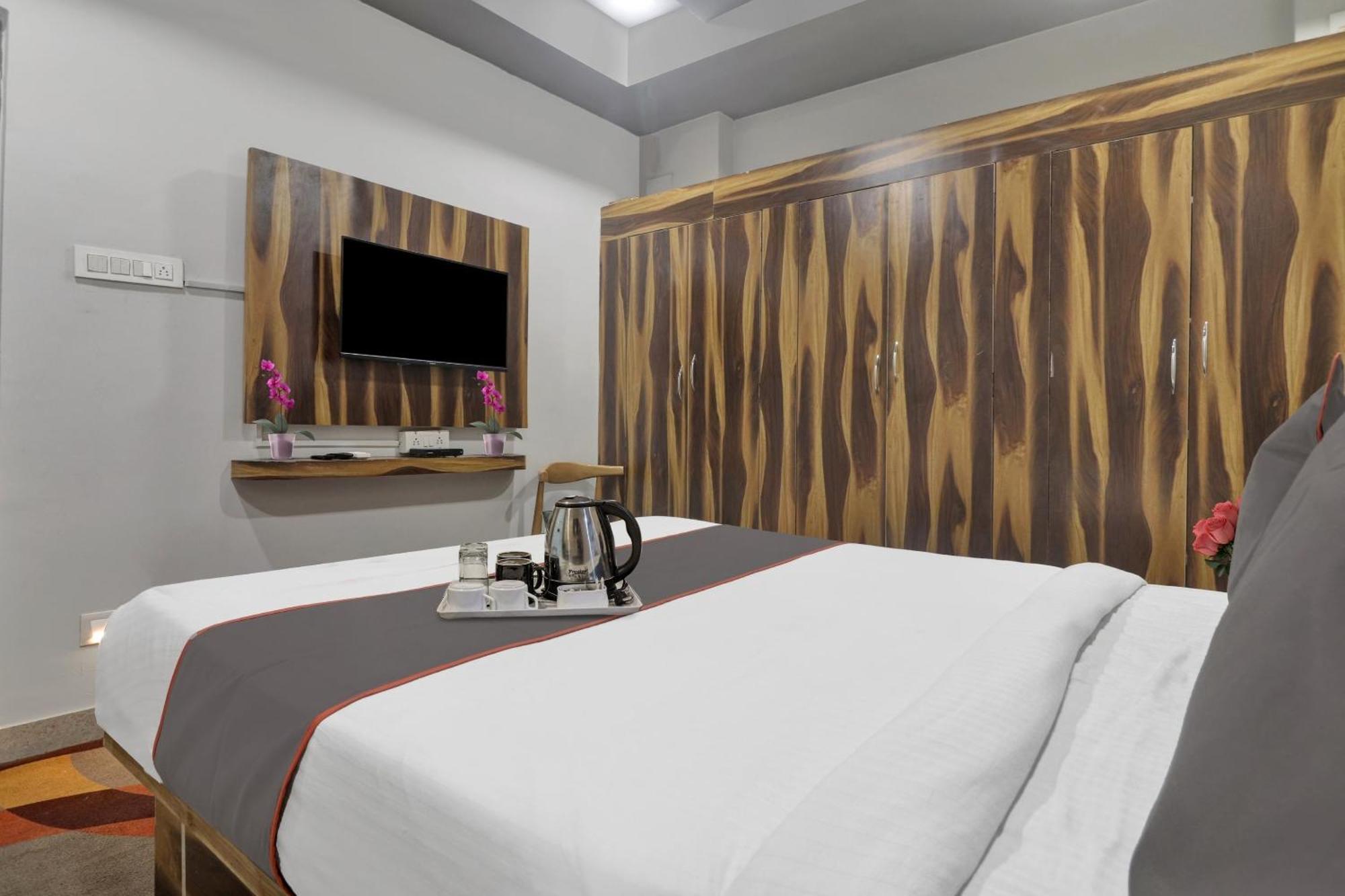 Hotel Super Townhouse Rcc Blizz à Kondapur  Extérieur photo