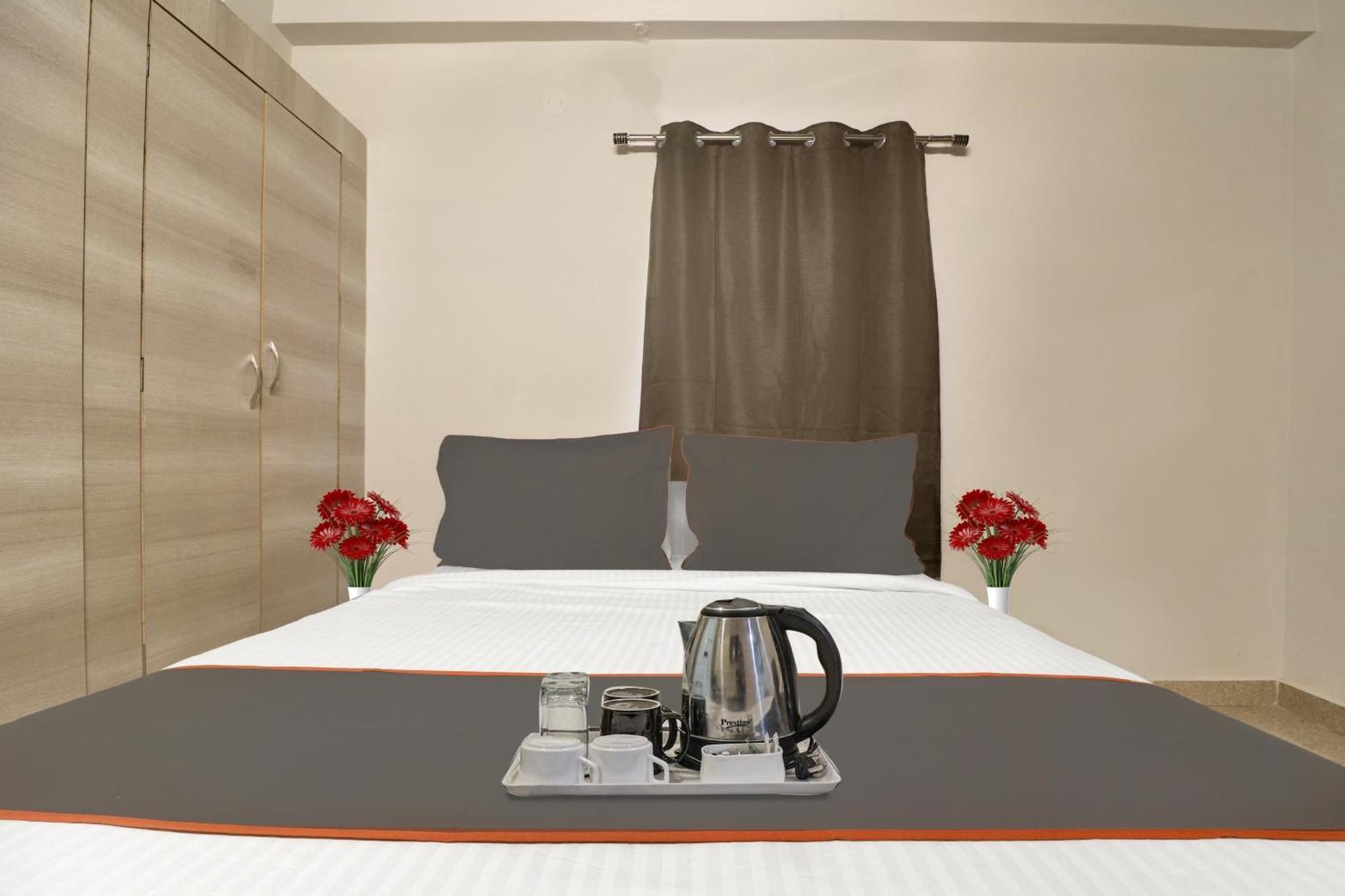 Hotel Super Townhouse Rcc Blizz à Kondapur  Extérieur photo