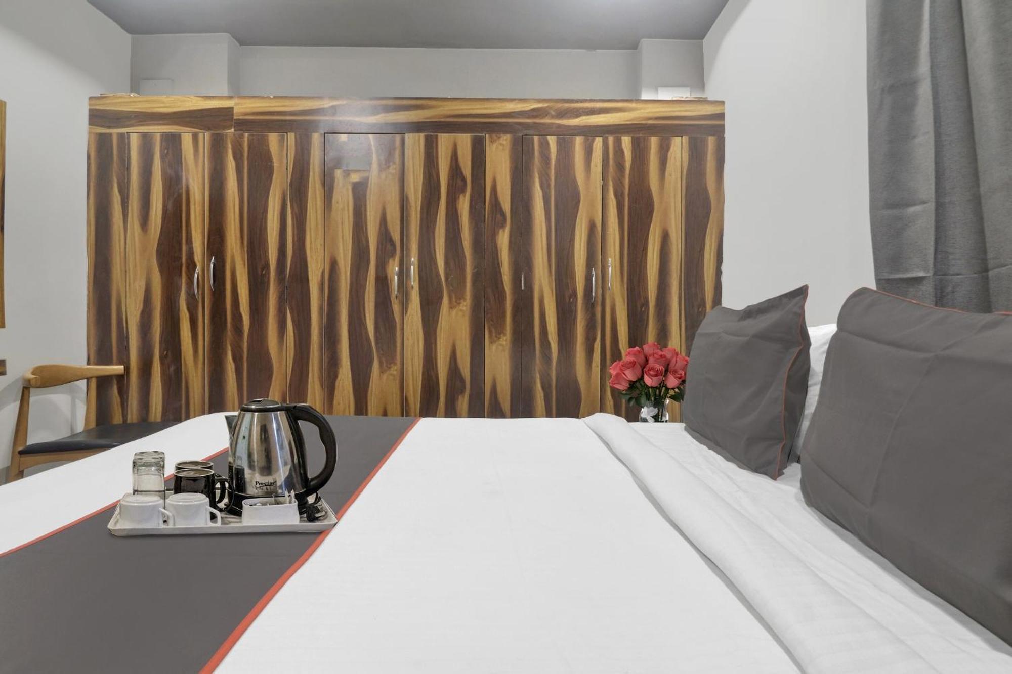 Hotel Super Townhouse Rcc Blizz à Kondapur  Extérieur photo